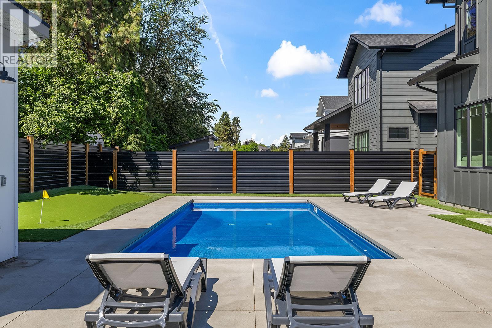693 Balsam Road - 66