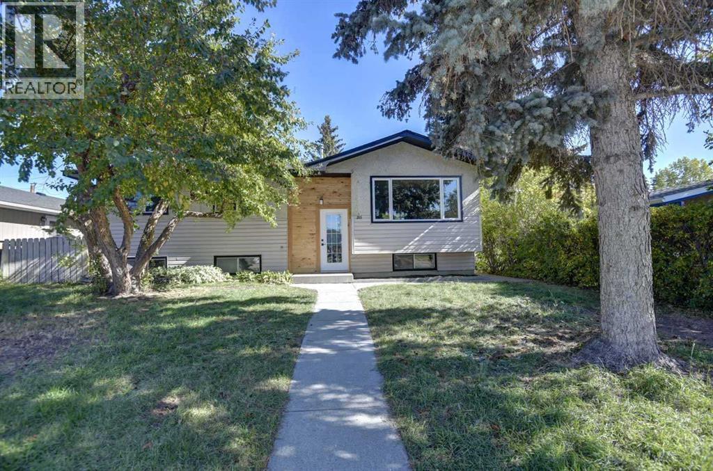 205 Allan Crescent SE
