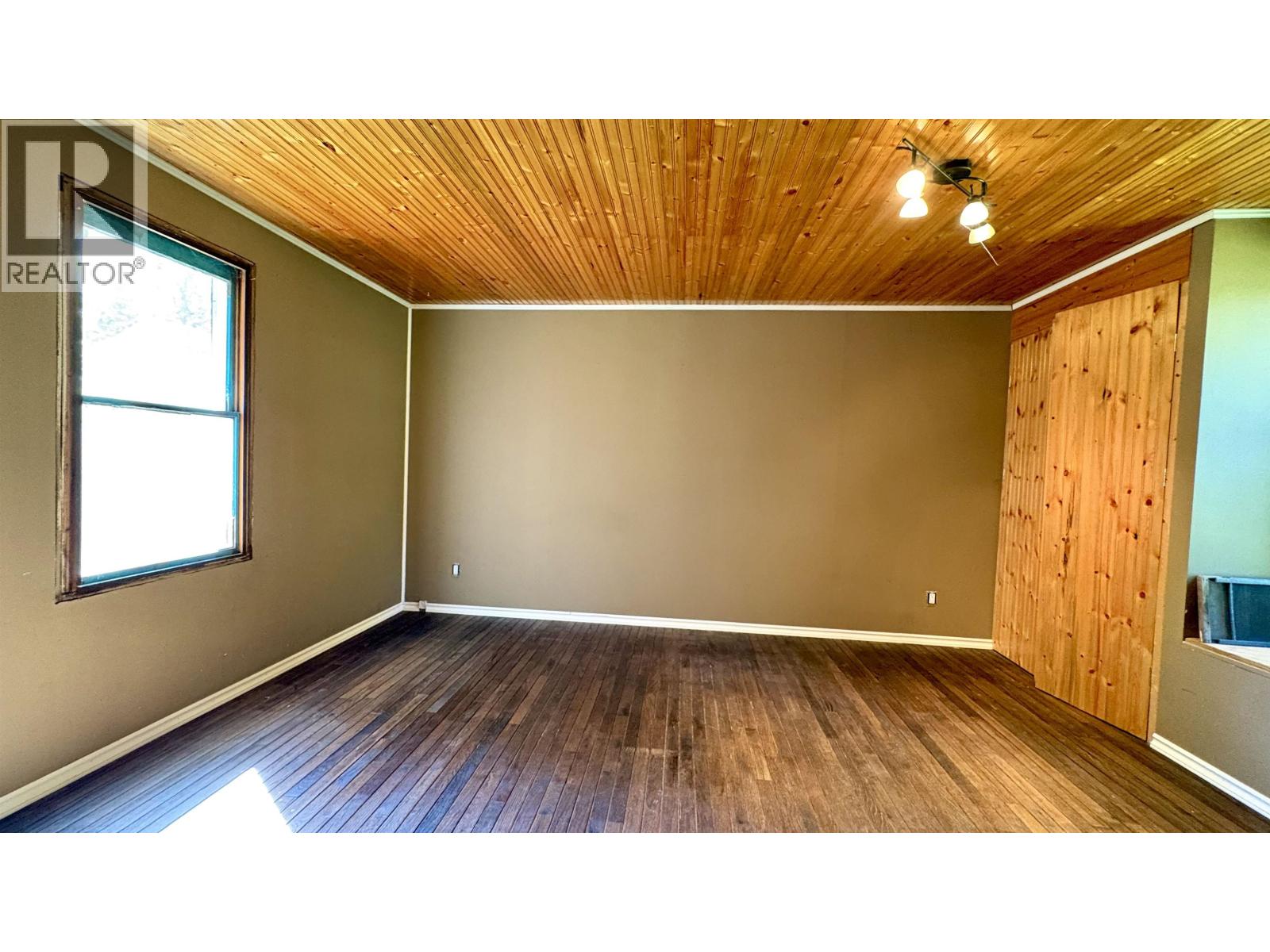 Photo 8 of 17 — 8905 LEGAULT PLACE · Prince George, BC