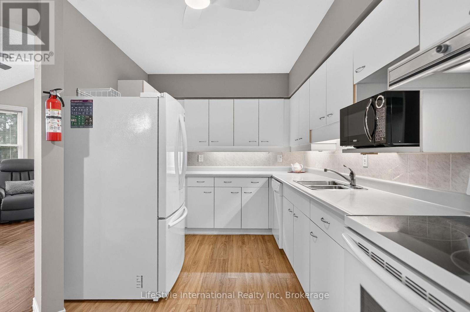 #307 208 SILVERCREEK PARKWAY N - Image 9