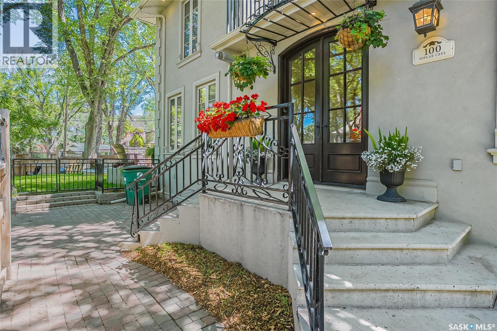 100 Poplar CRESCENT - Image 3