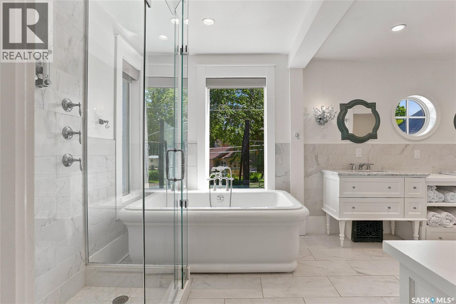 100 Poplar CRESCENT - Image 35