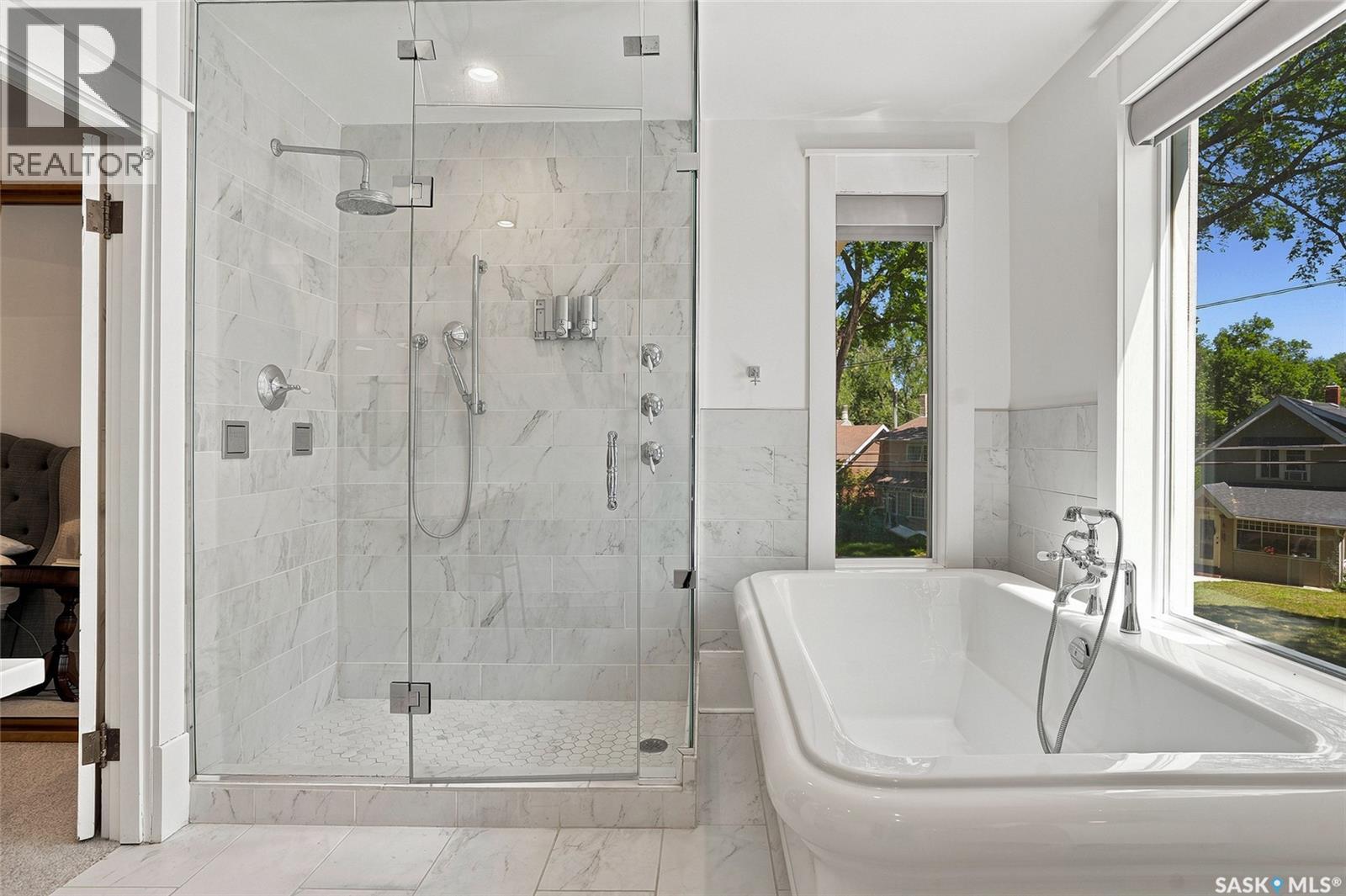 100 Poplar CRESCENT - Image 36