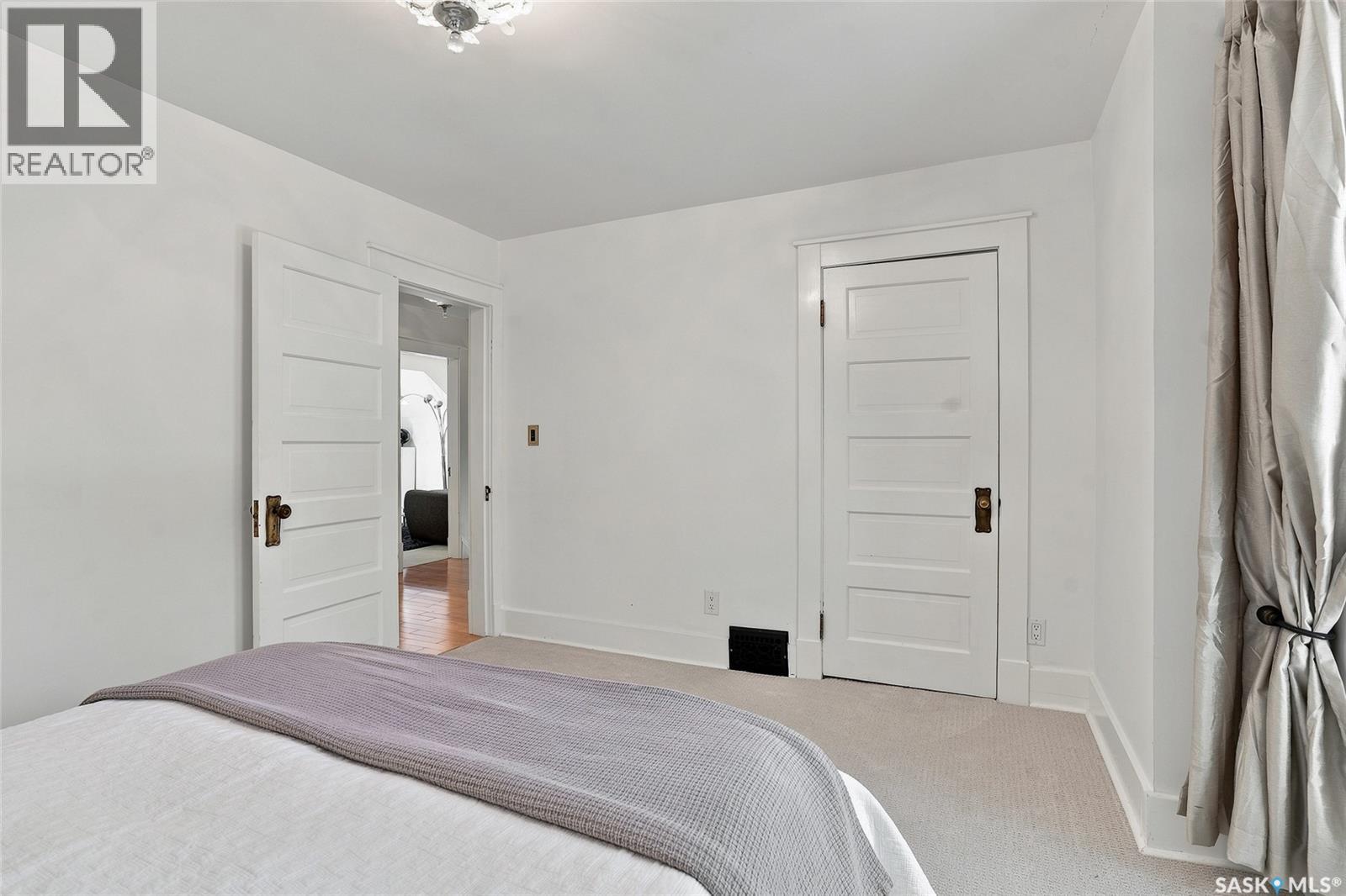 100 Poplar CRESCENT - Image 44