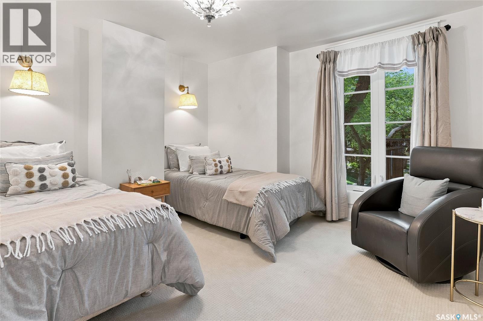100 Poplar CRESCENT - Image 45