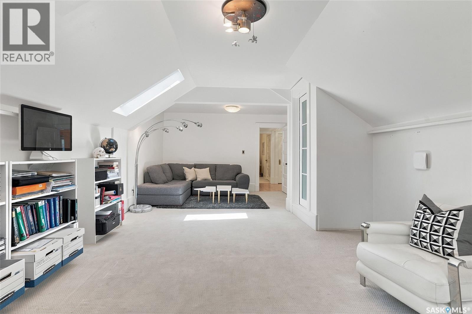 100 Poplar CRESCENT - Image 49