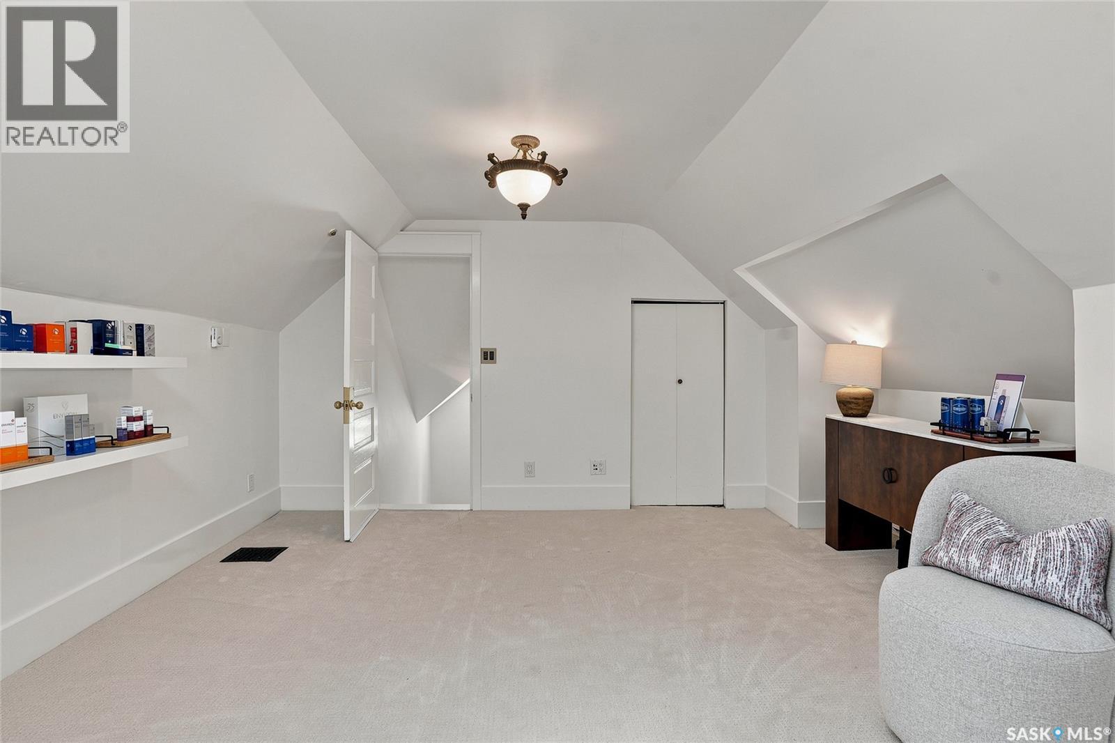 100 Poplar CRESCENT - Image 55