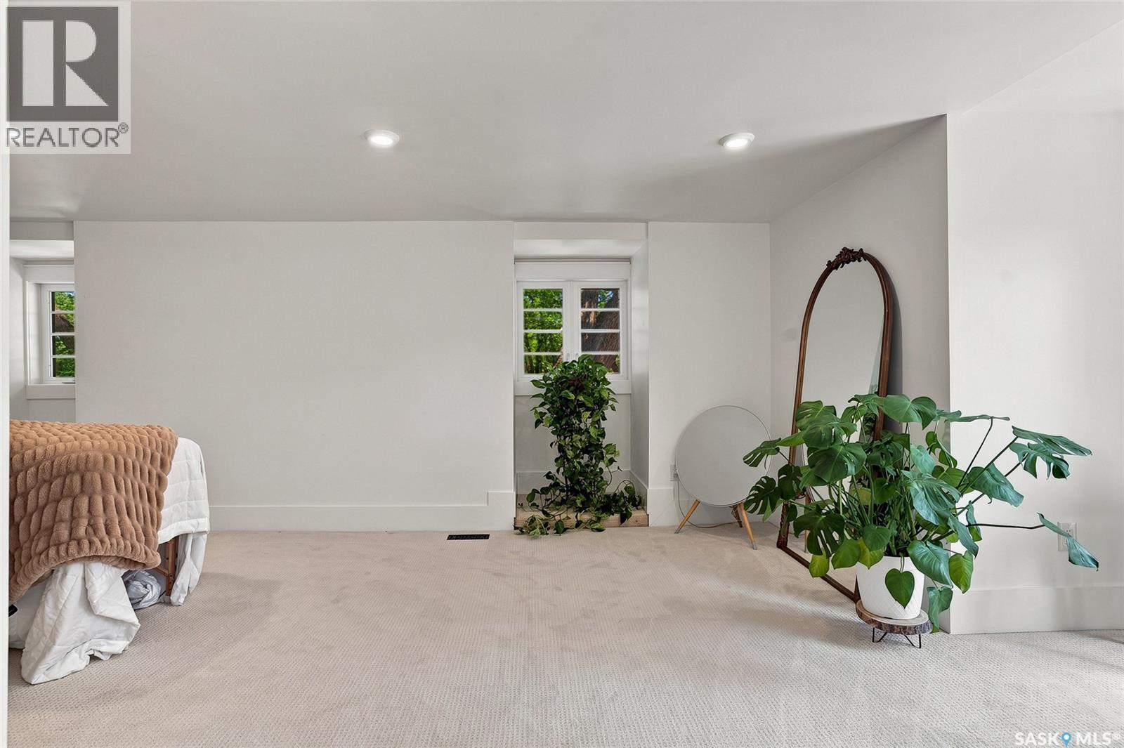 100 Poplar CRESCENT - Image 56