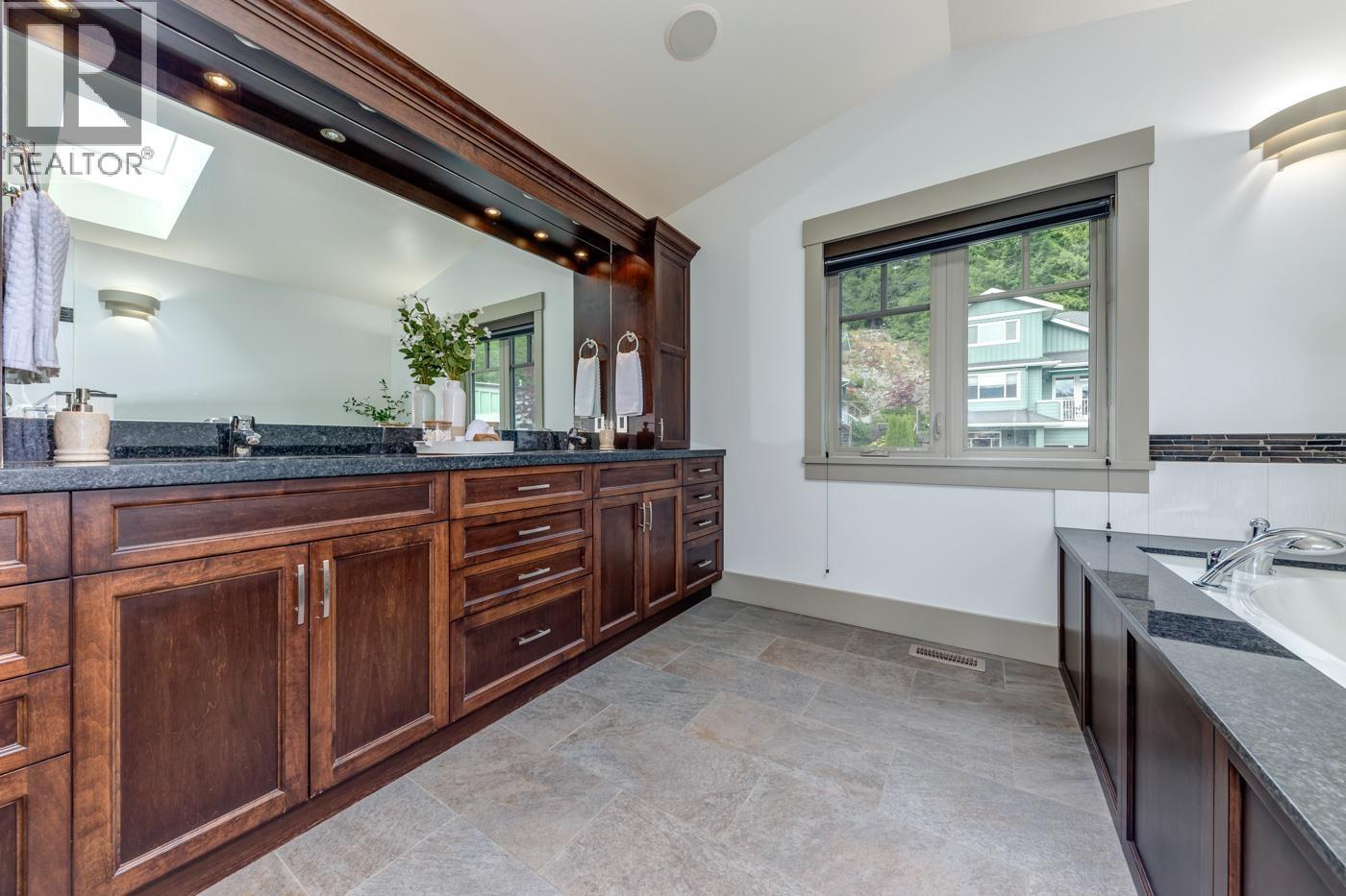 5 Bed, 5 Bath House for Sale in Squamish – 41155 ROCKRIDGE PLACE, Squamish – MLS# R3158935 - Image 24