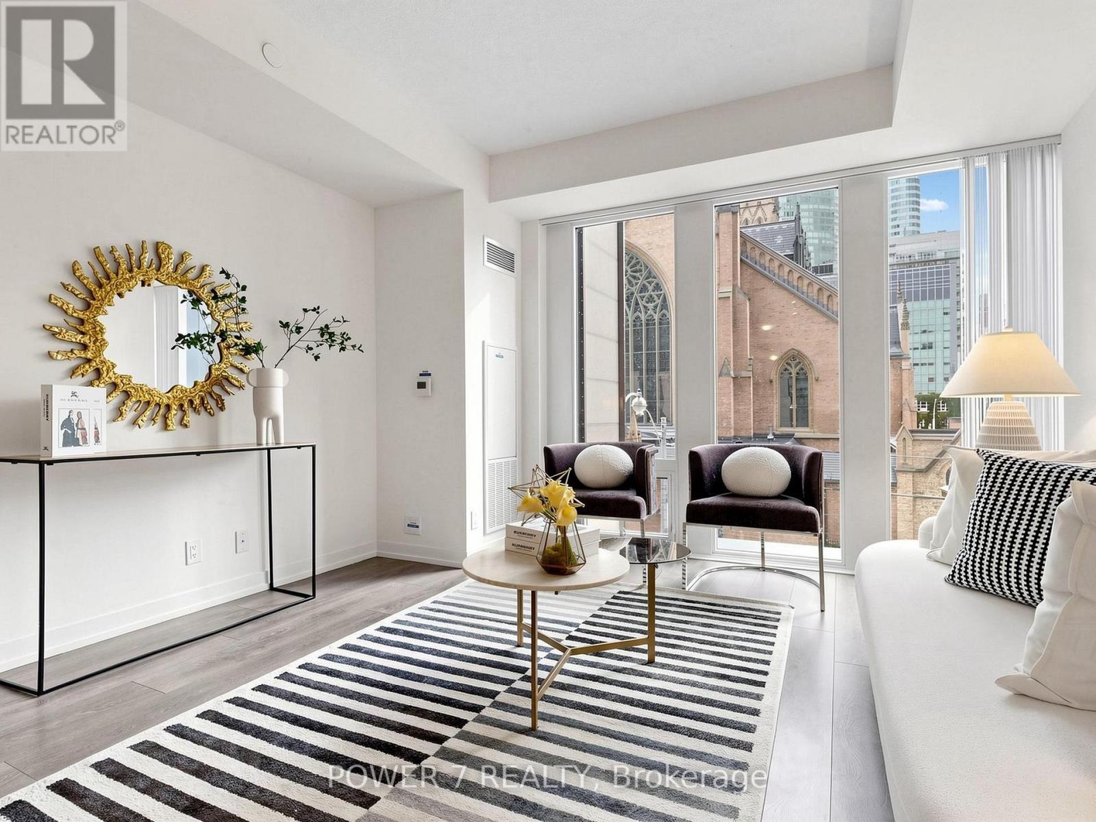 #212 60 SHUTER STREET - Image 4