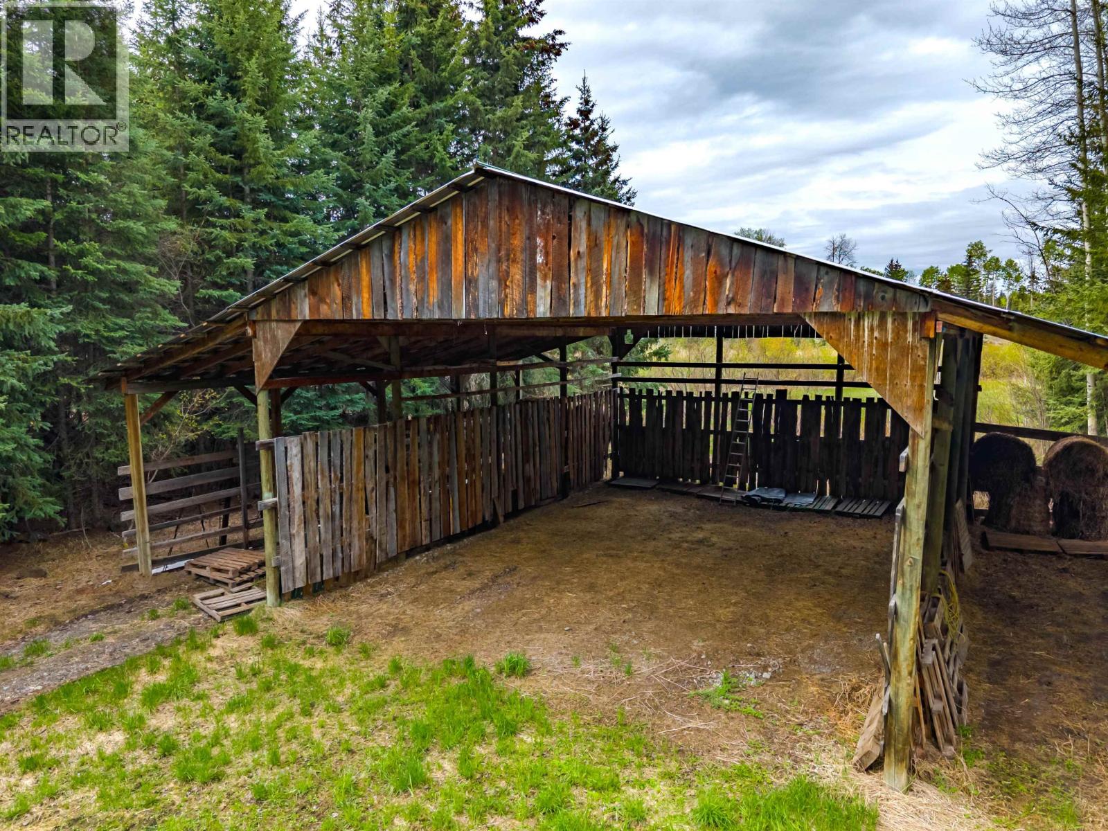 7497 LITTLE FORT 24 HIGHWAY, Bridge Lake