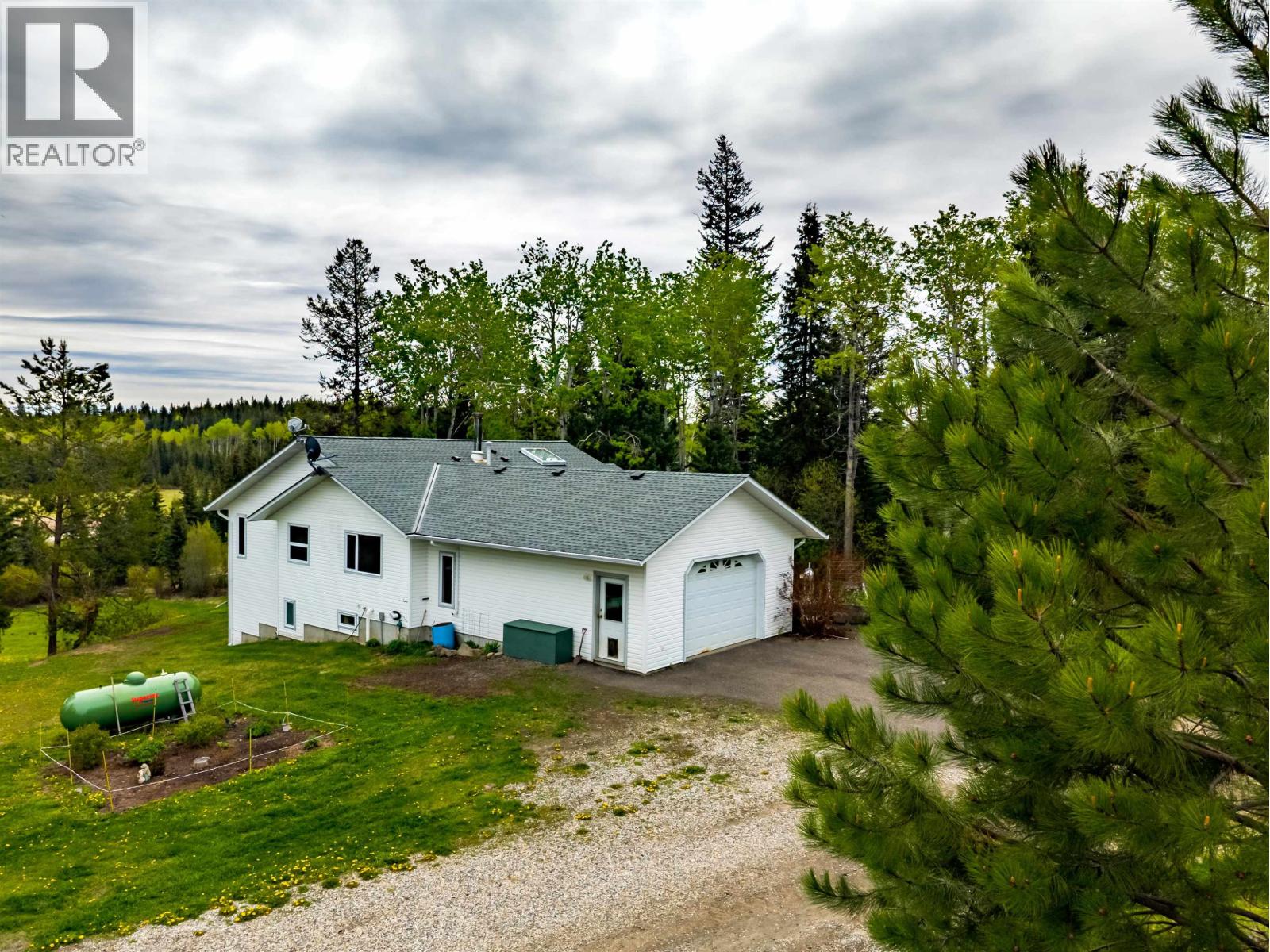 7497 LITTLE FORT 24 HIGHWAY, Bridge Lake