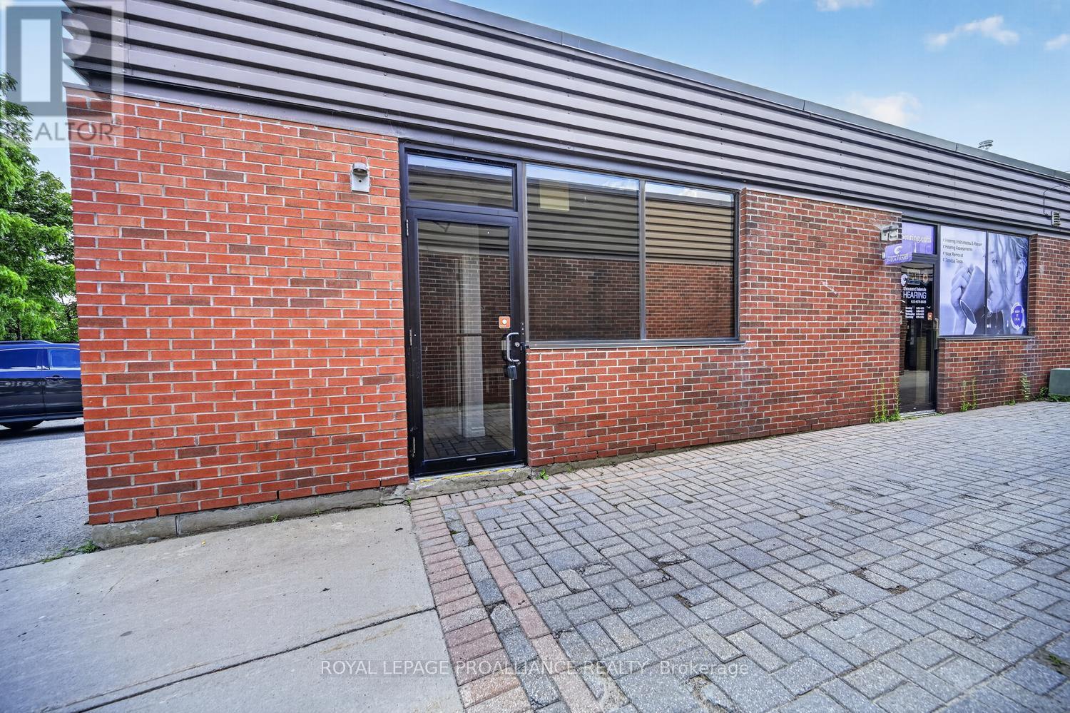 101 - 555 KING STREET W