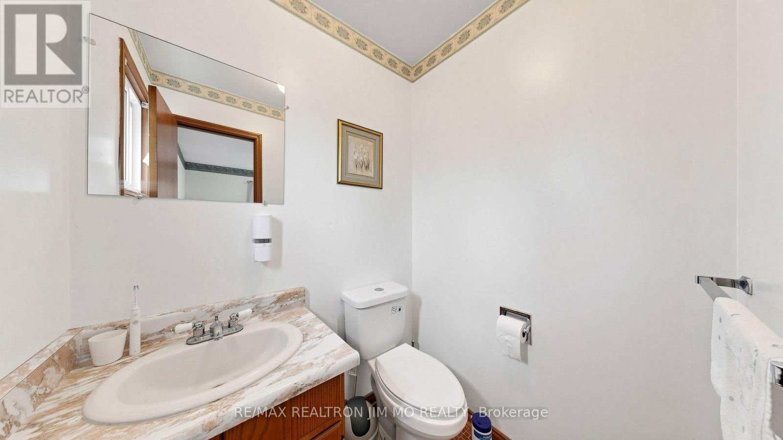 211 RISEBROUGH CIRCUIT - 17