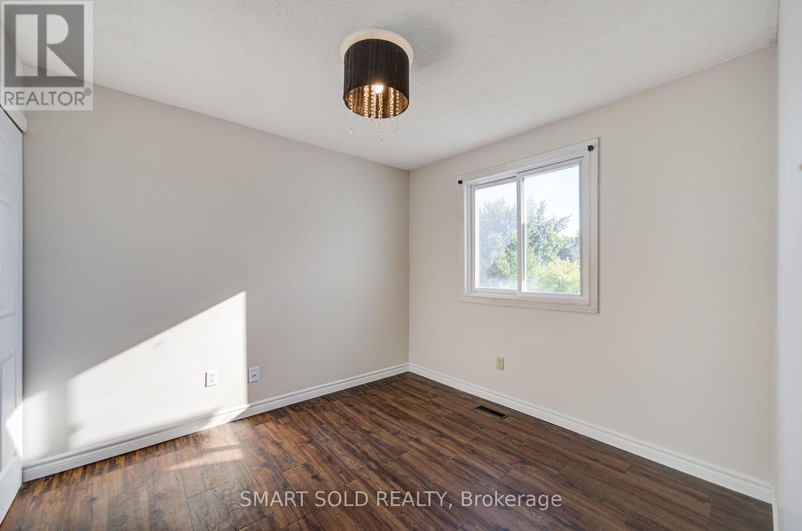 90 MOON DRIVE - Image 21