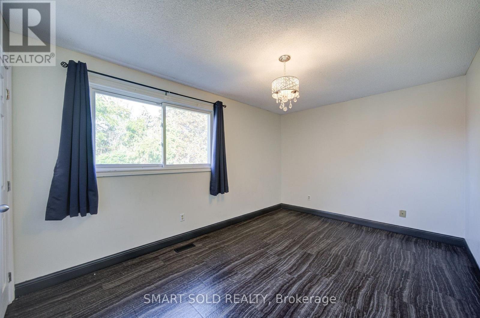 90 MOON DRIVE - 24