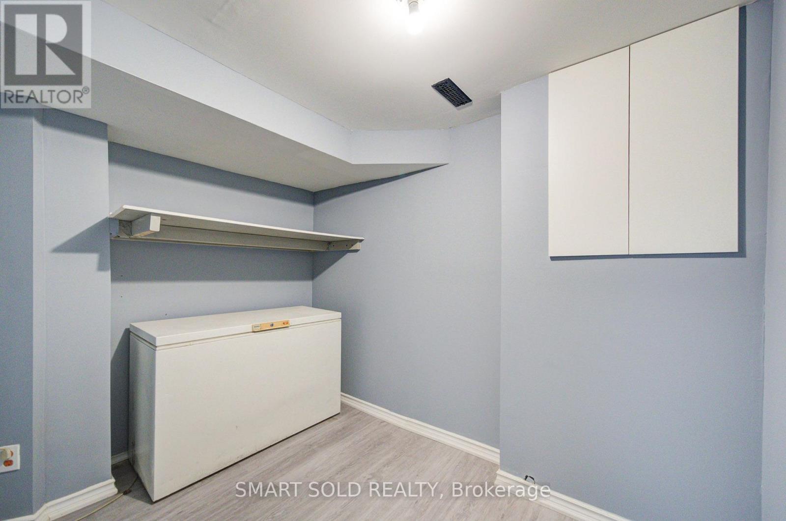 90 MOON DRIVE - Image 32