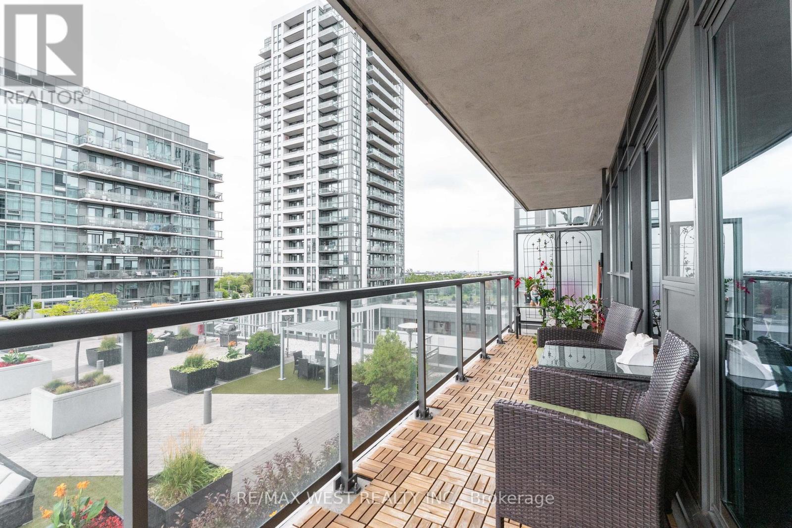 710 - 1185 THE QUEENSWAY