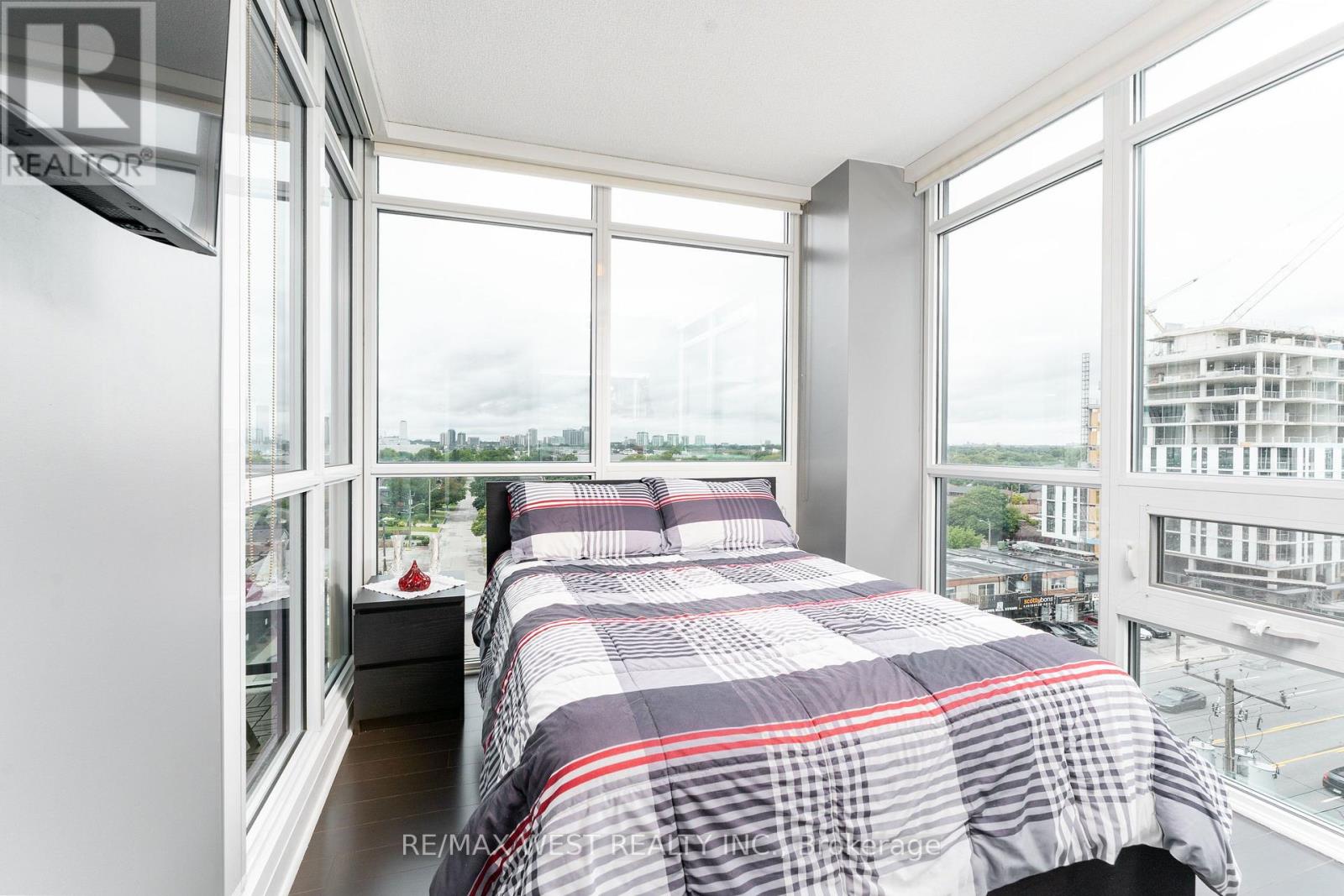 #710 1185 THE QUEENSWAY - Image 15
