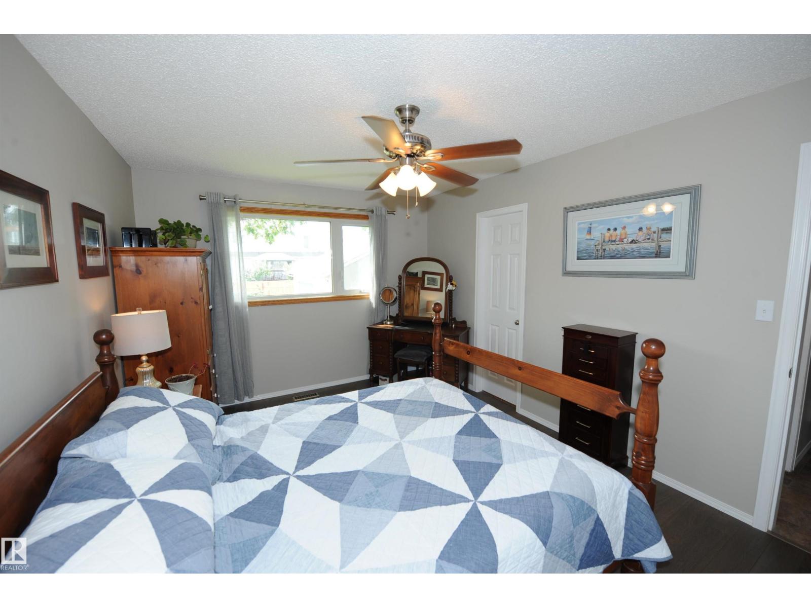10219 155 AV NW - 11