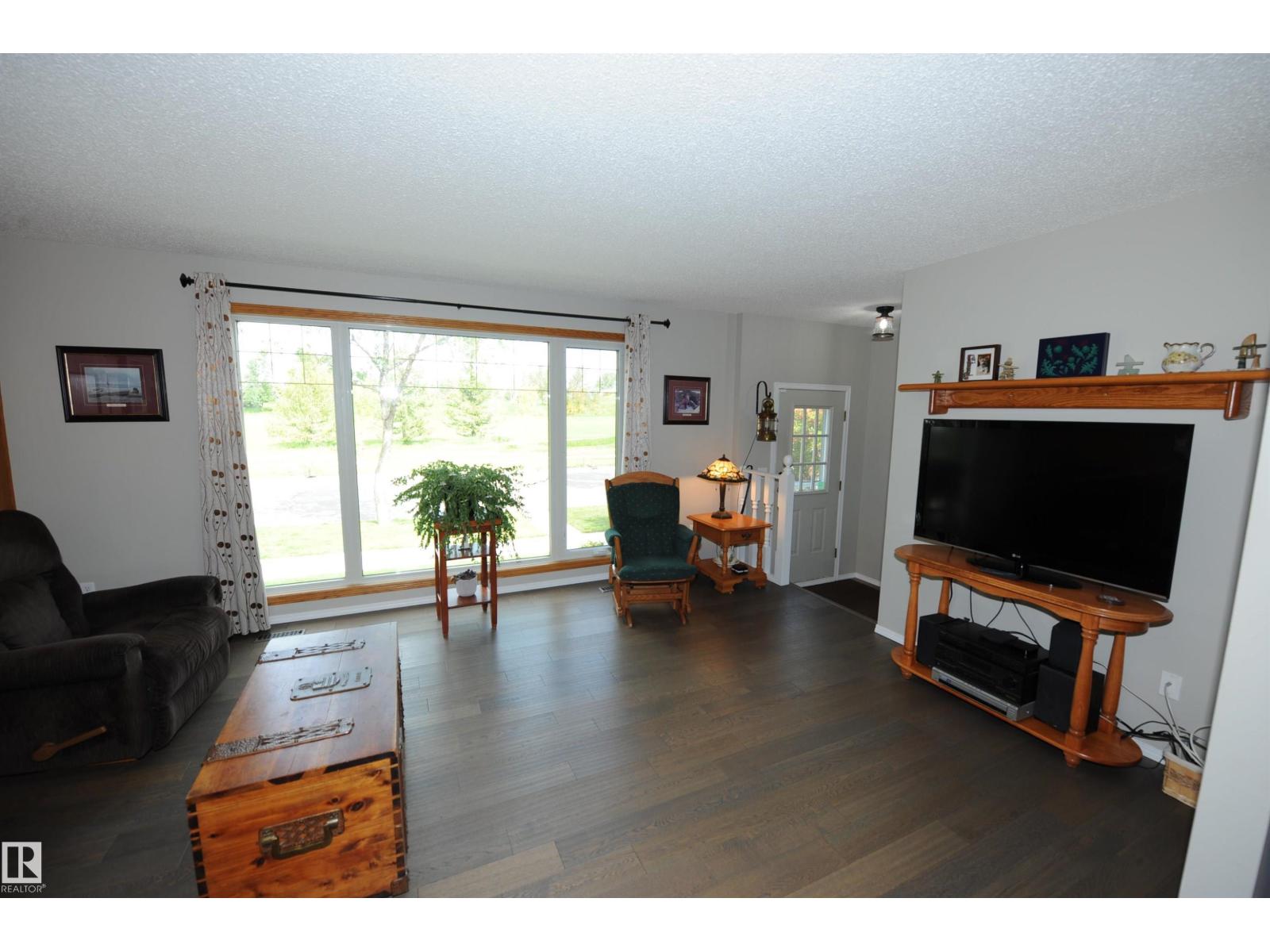 10219 155 AV NW - 8