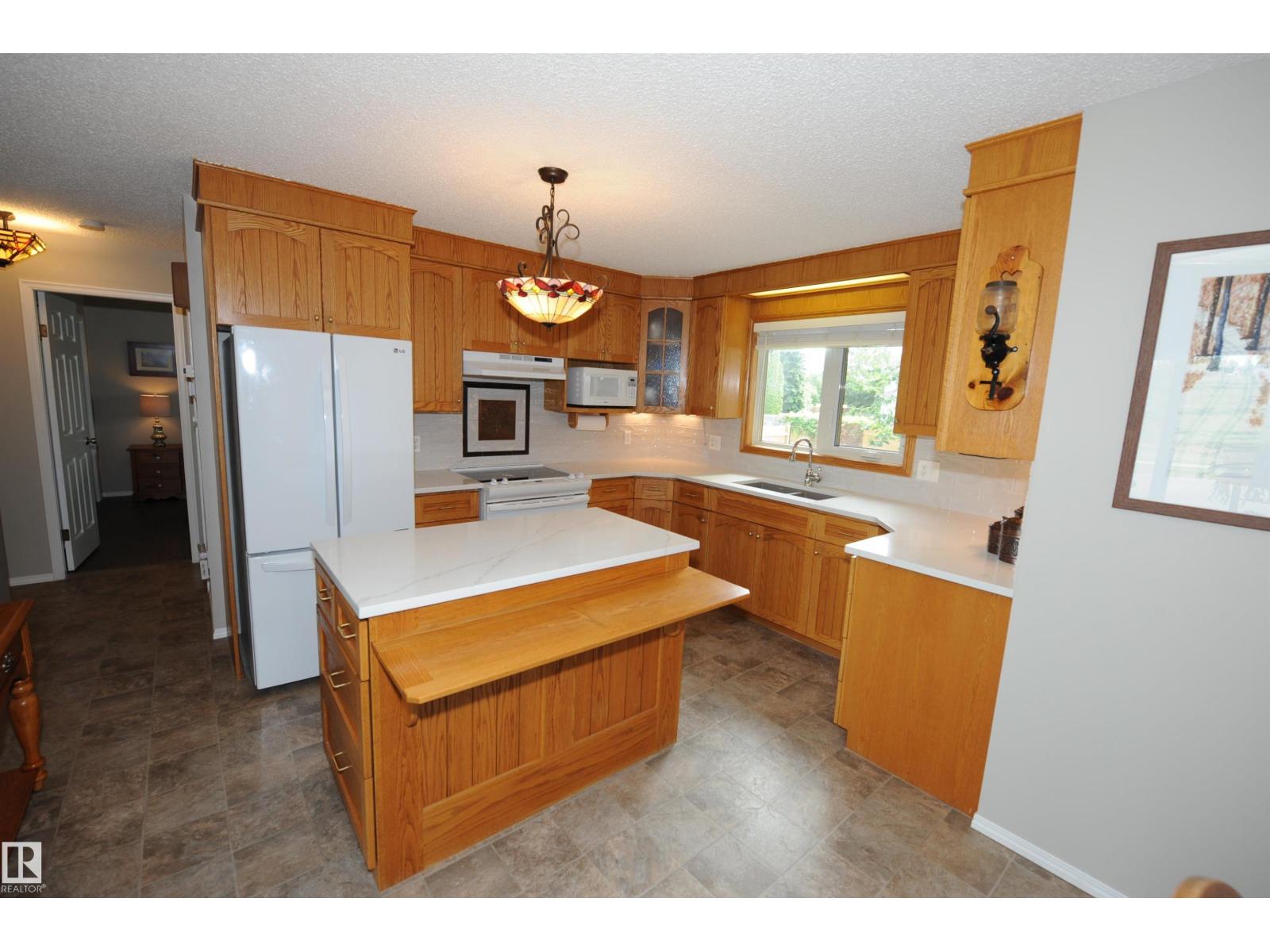 10219 155 Av NW photo 3 — MLS® E4505385