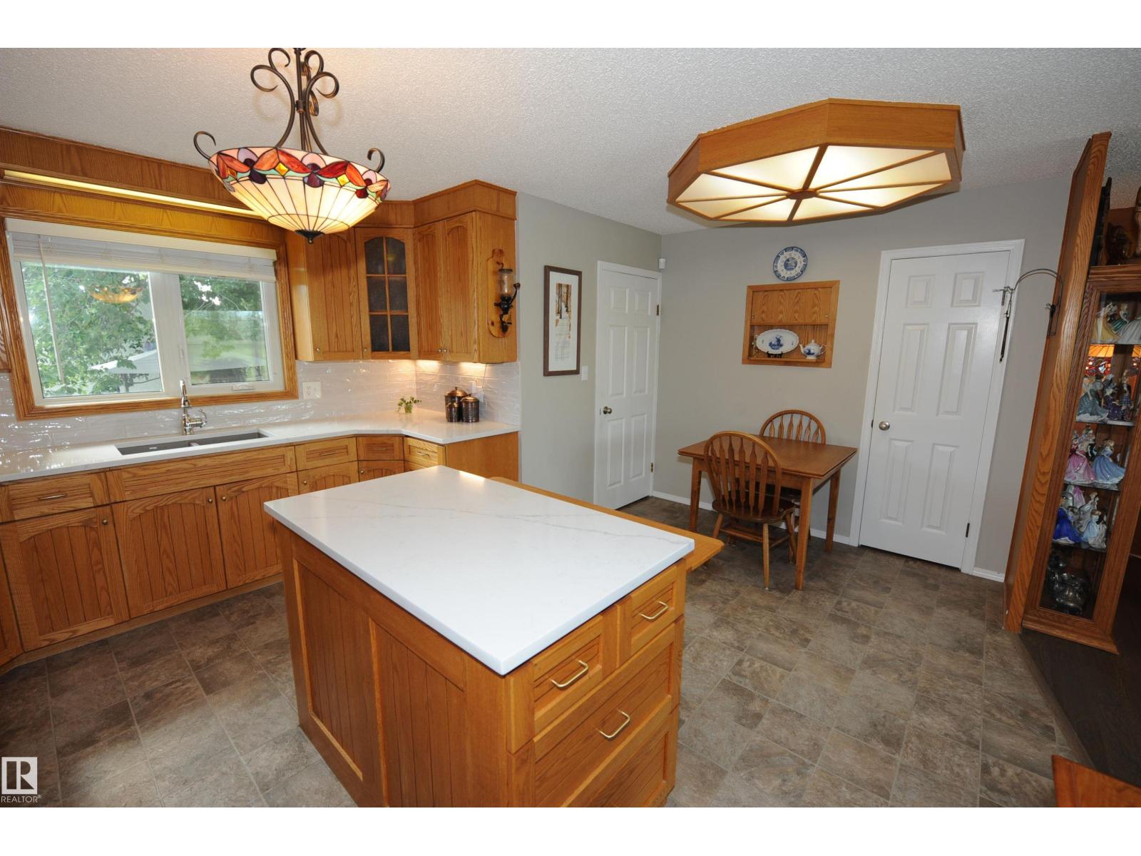 10219 155 Av NW photo 4 — MLS® E4505385