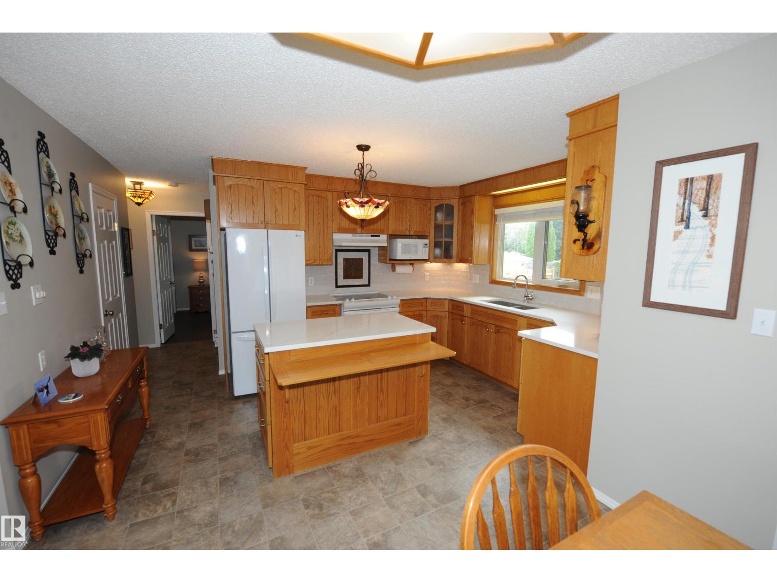 10219 155 Av NW photo 5 — MLS® E4505385