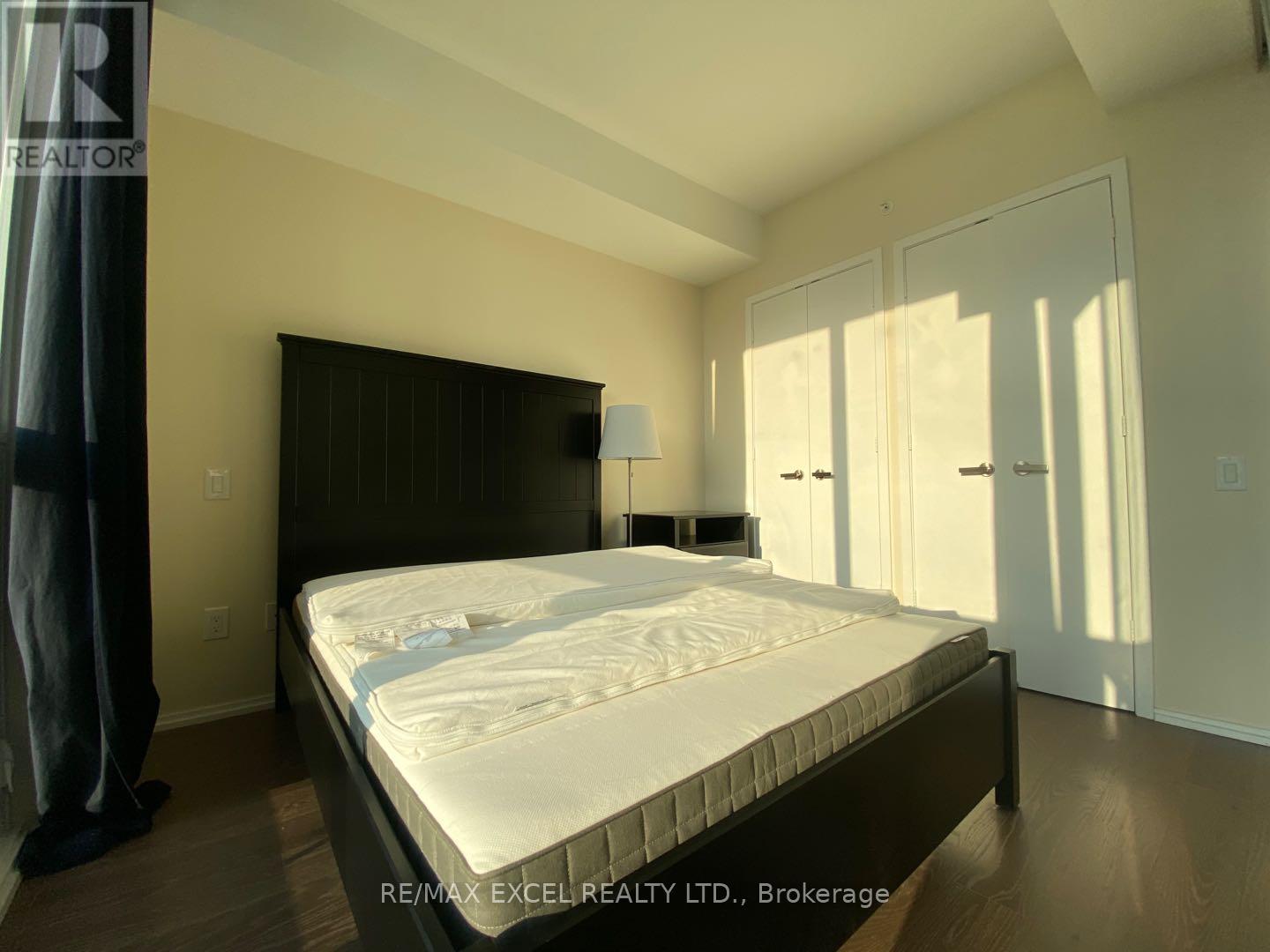 #4606 45 CHARLES STREET E - 23