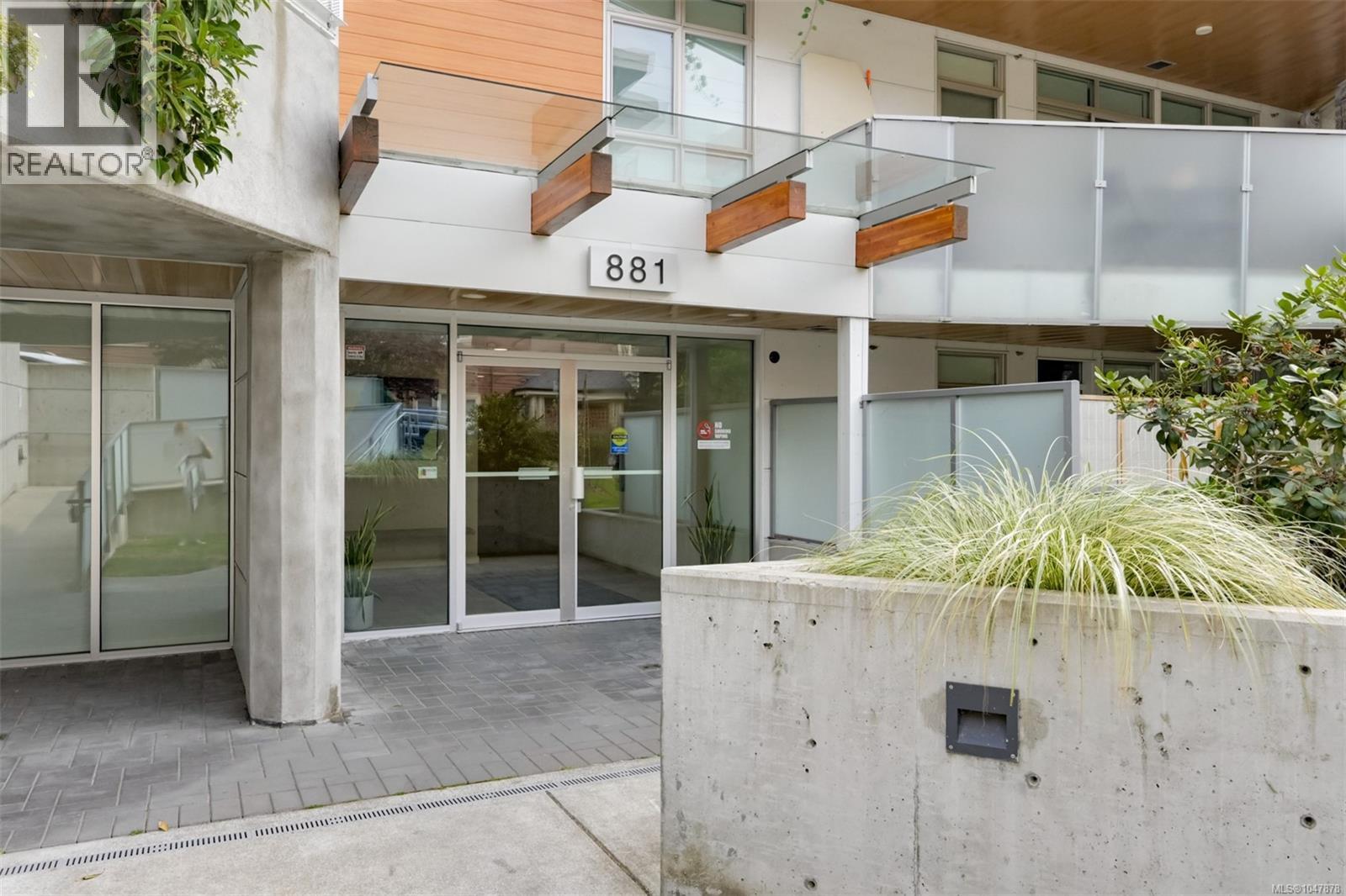 301 881 Short St, Saanich