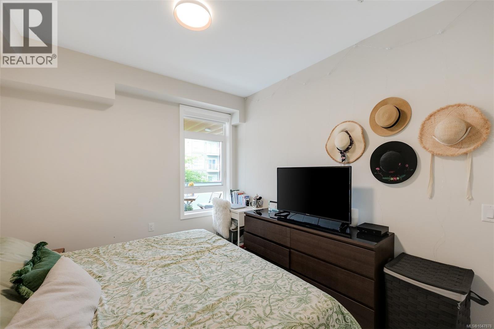 301 881 Short St, Saanich