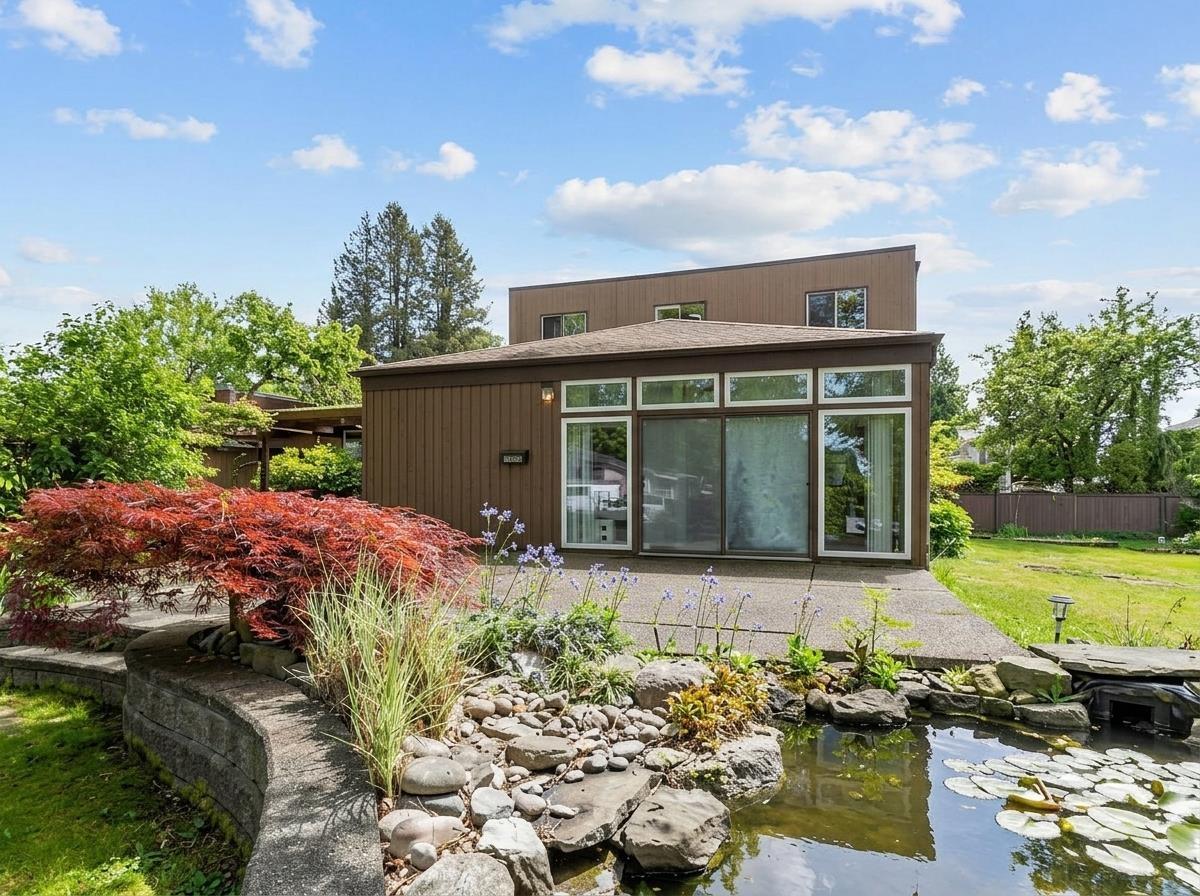 14246 102 Avenue, Surrey, British Columbia, V3T5A5, Surrey, British Columbia — photo 4 of 5
