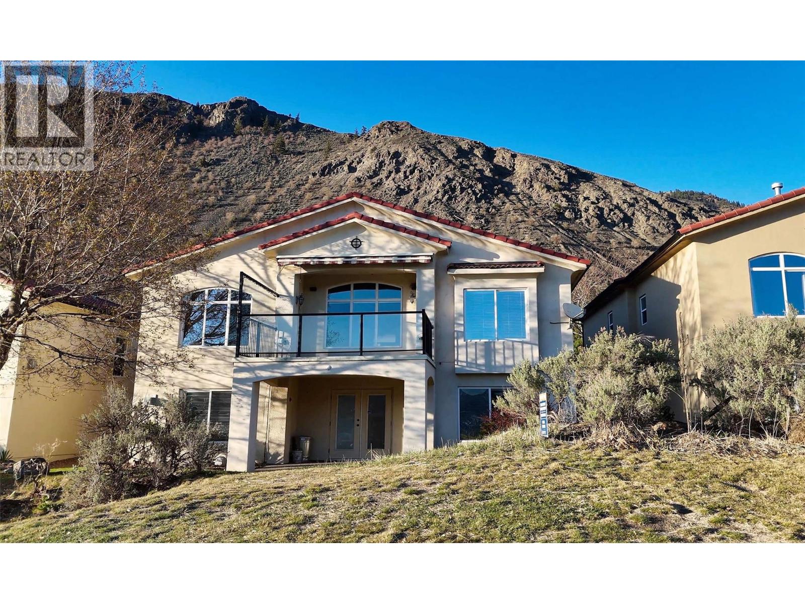 768 Rosewood Crescent - 2