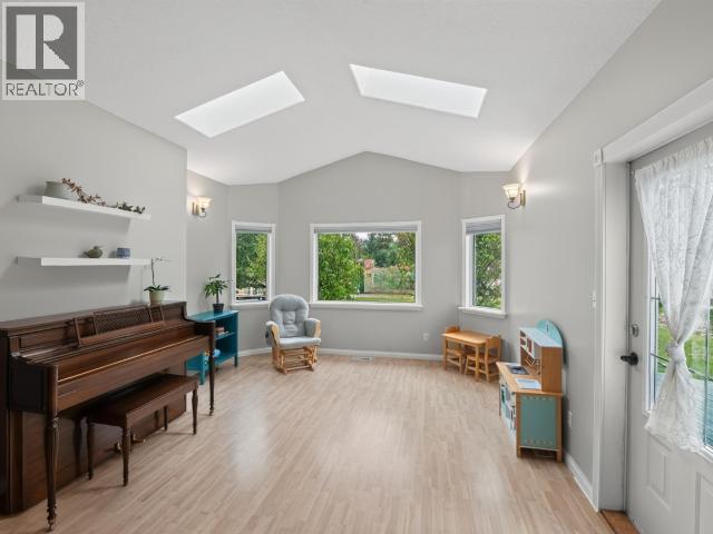 27 12TH AVENUE - 21
