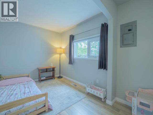 27 12TH AVENUE - 27