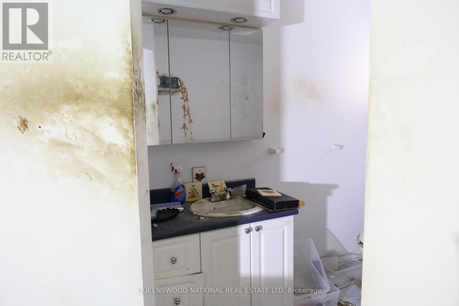 7 BURGESS AVENUE - 6