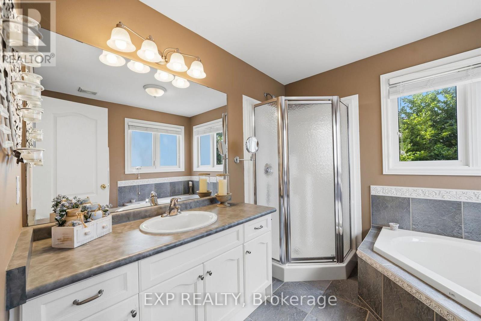 924 GARIBALDI AVENUE - Image 24