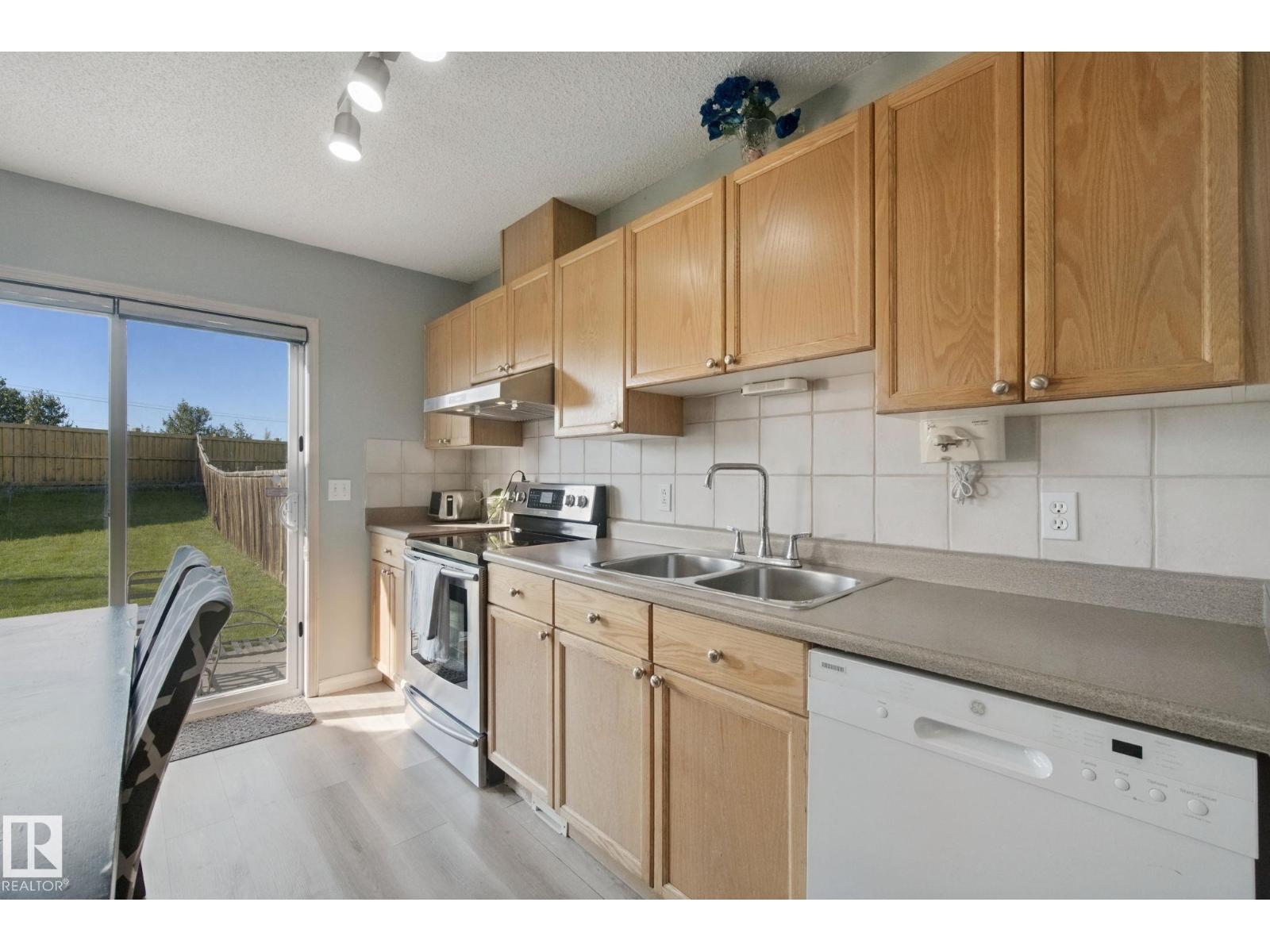 15730 141 ST NW - 11