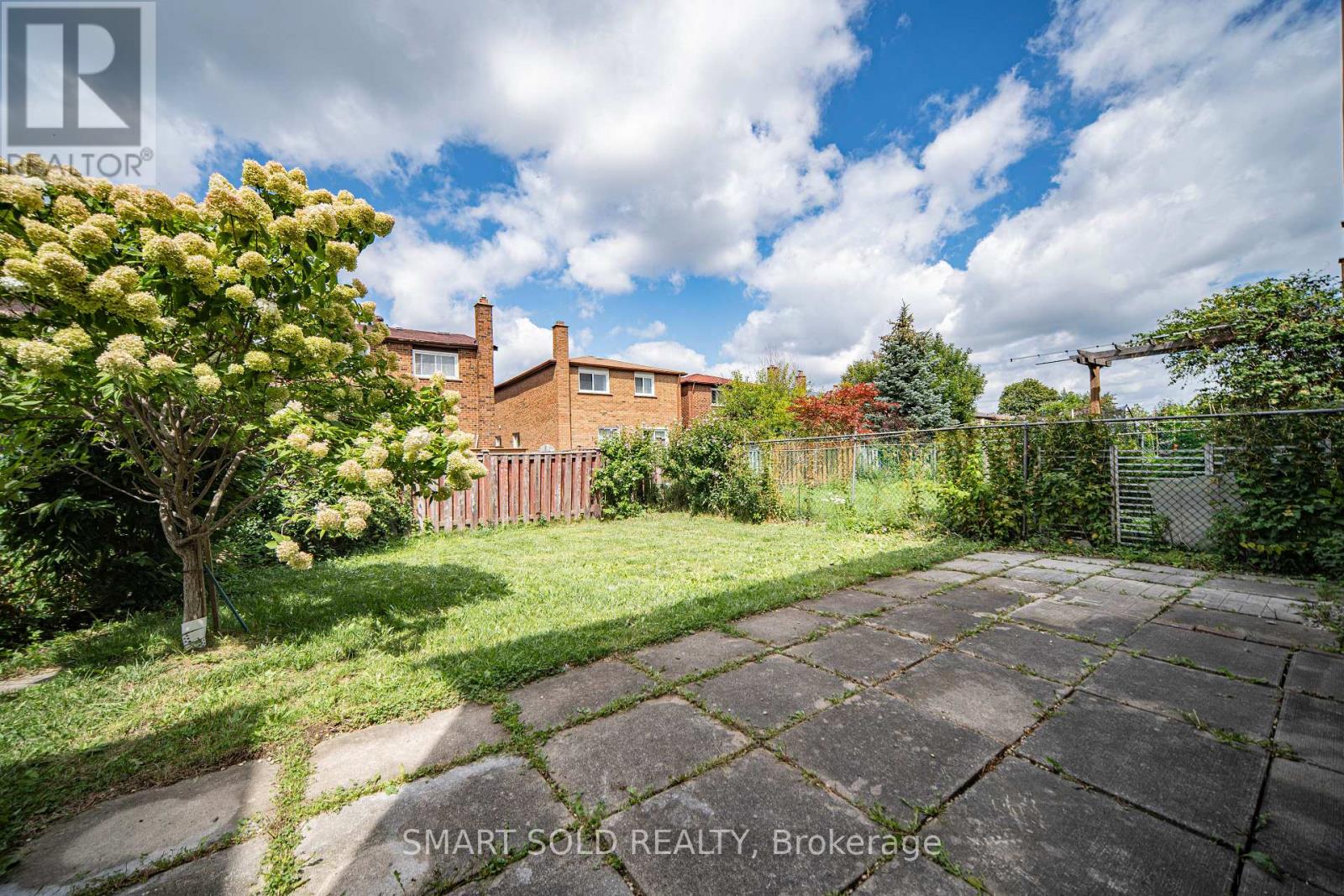 44 KENLEY CRESCENT - 34