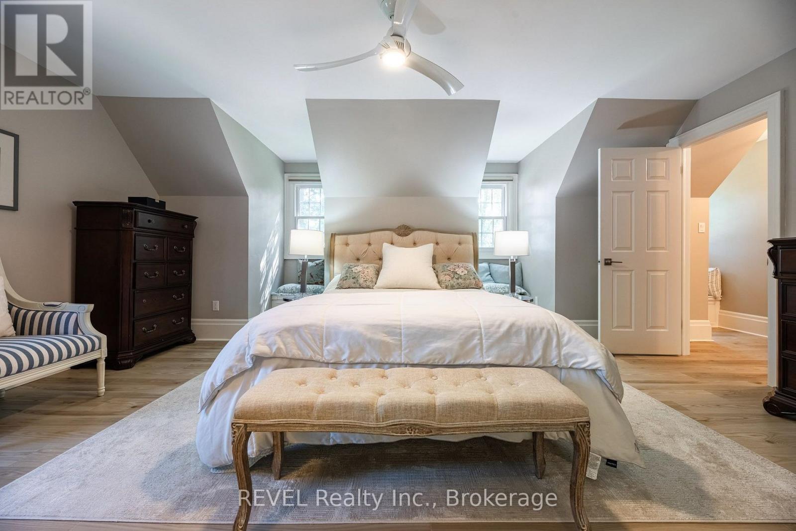 34 LORIMER STREET - 29