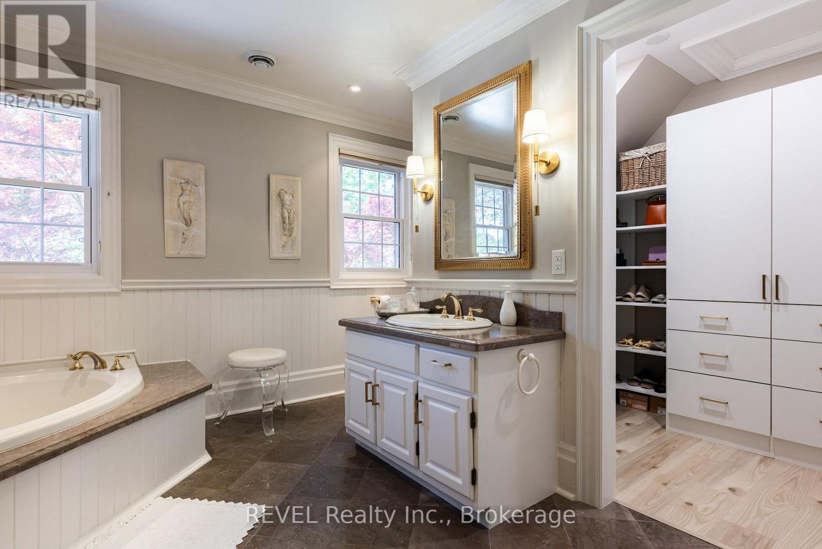34 LORIMER STREET - 31
