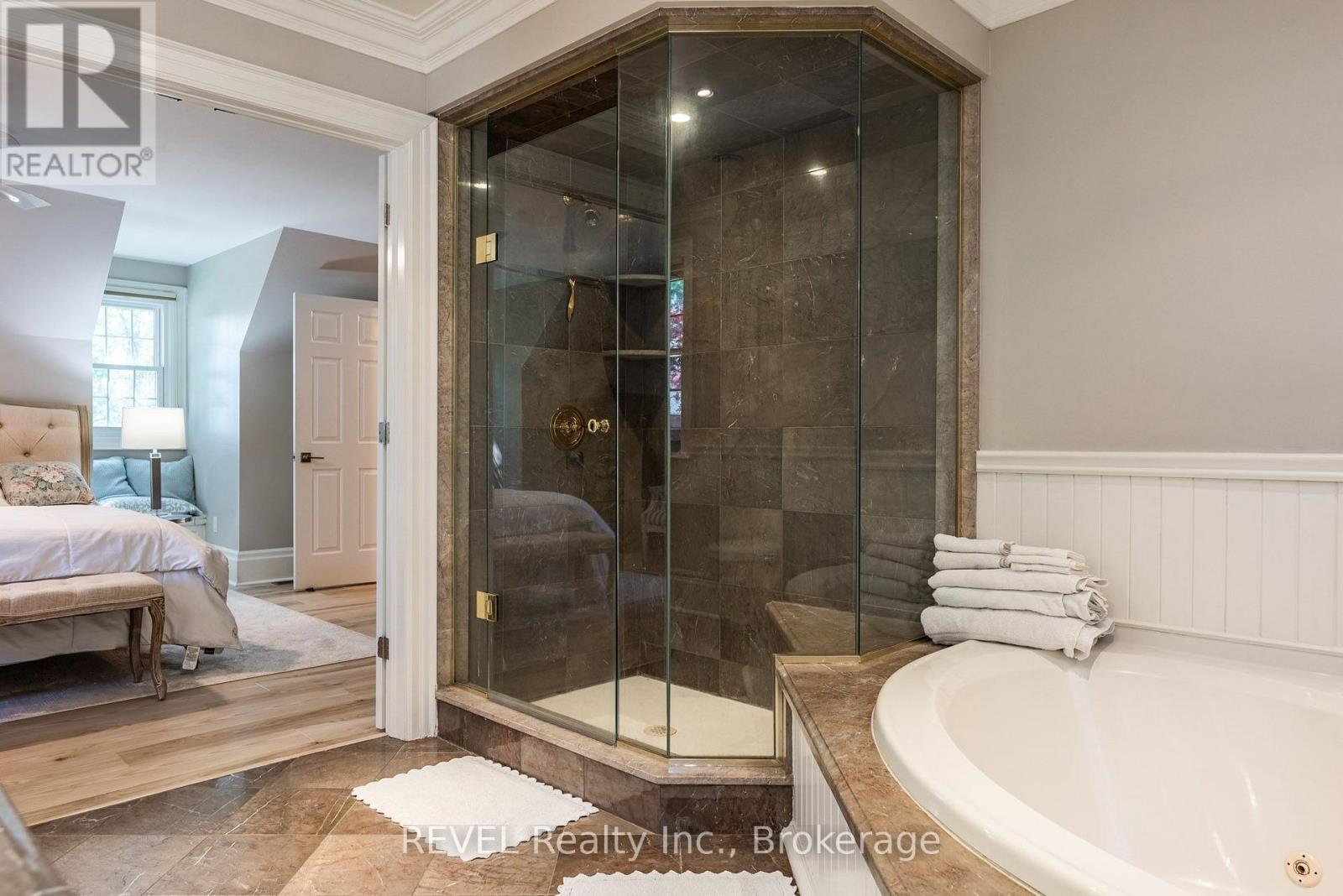 34 LORIMER STREET - 33