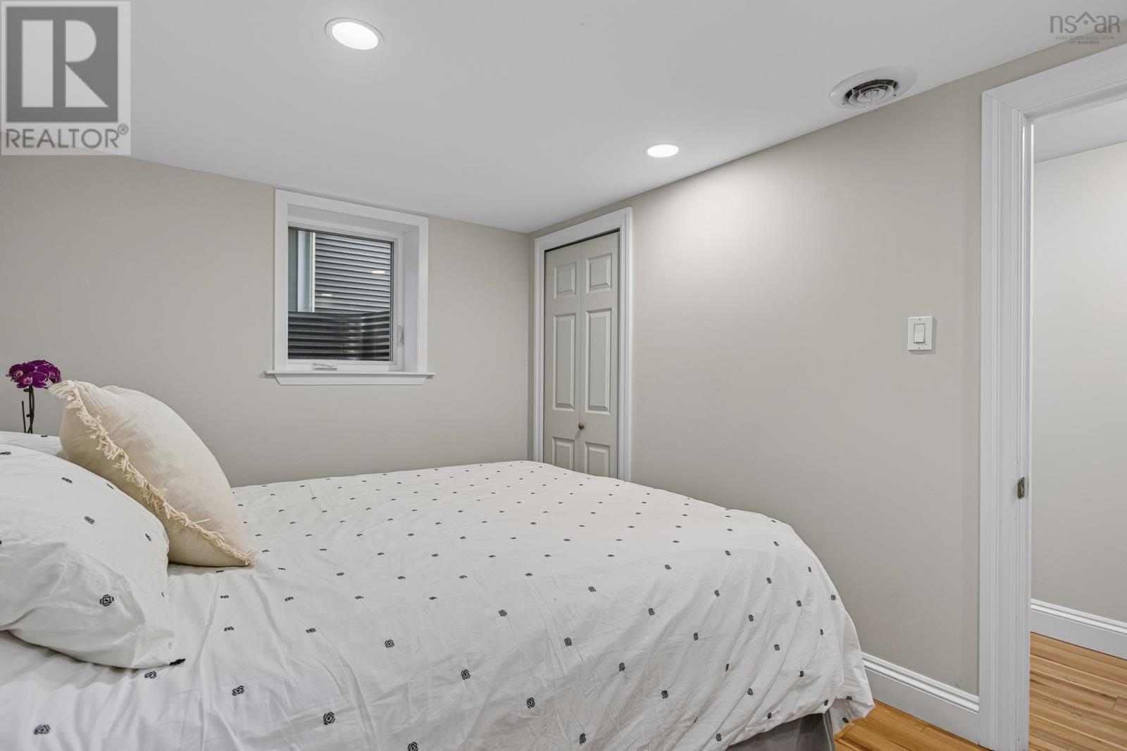 Property 39 of 39 of 62 Douglas Crescent