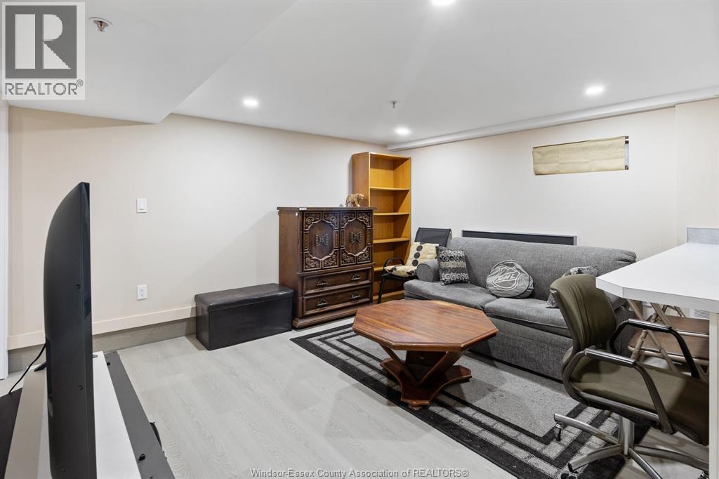 1361 ALBERT - 27