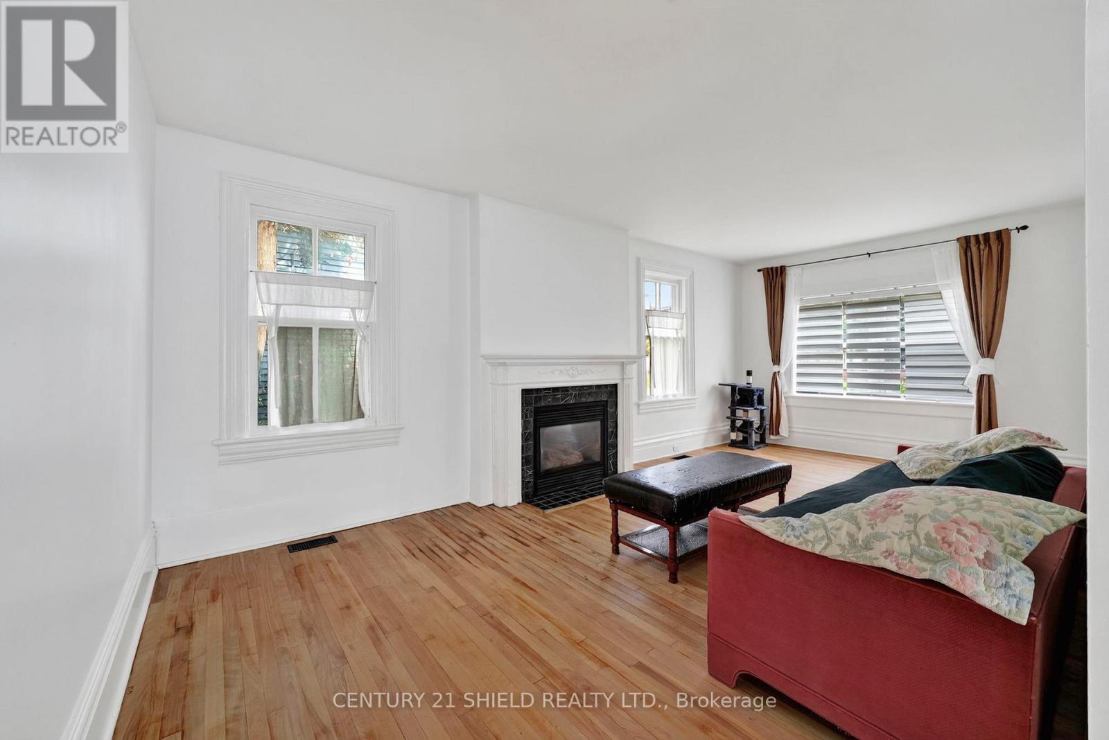 430 SYDNEY STREET - 10