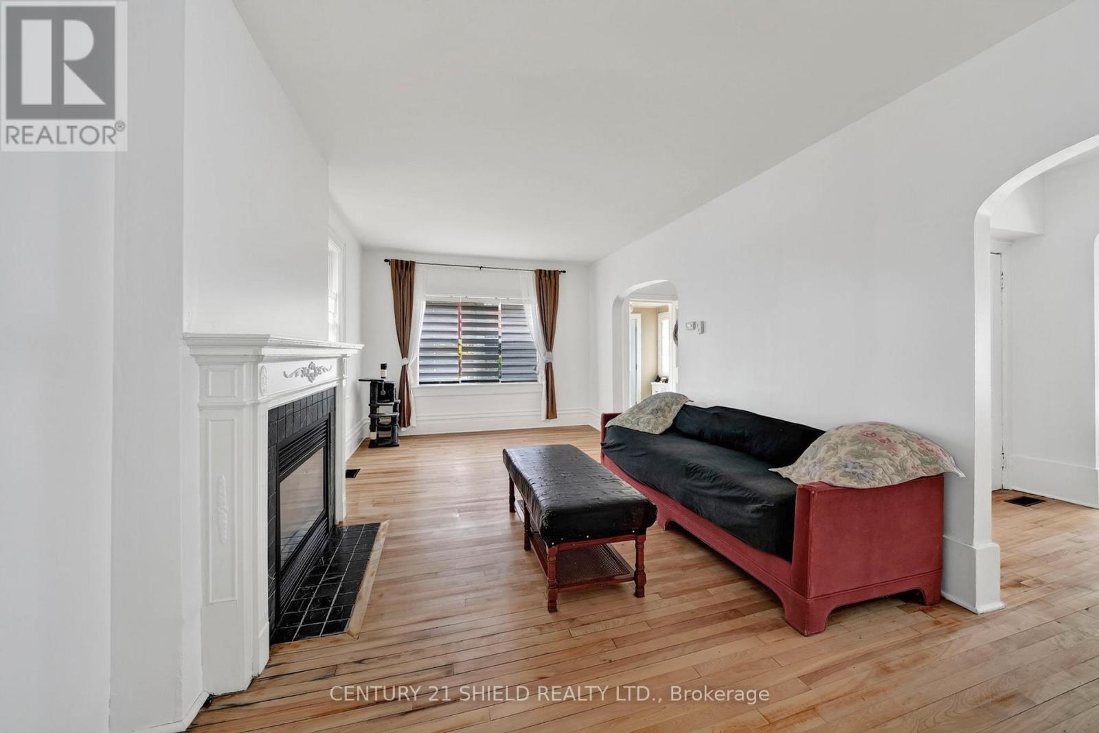 430 SYDNEY STREET - Image 11