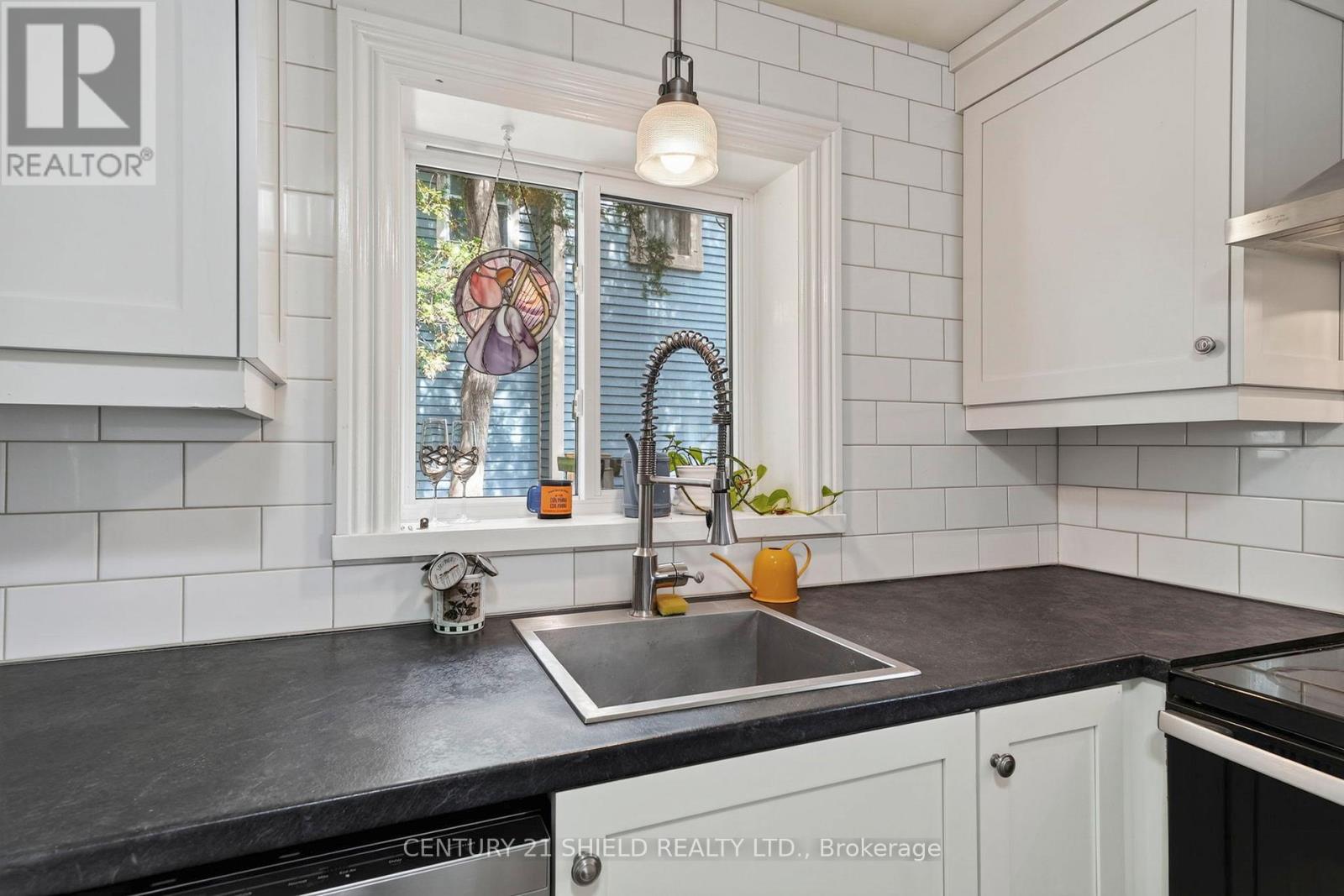 430 SYDNEY STREET - Image 21