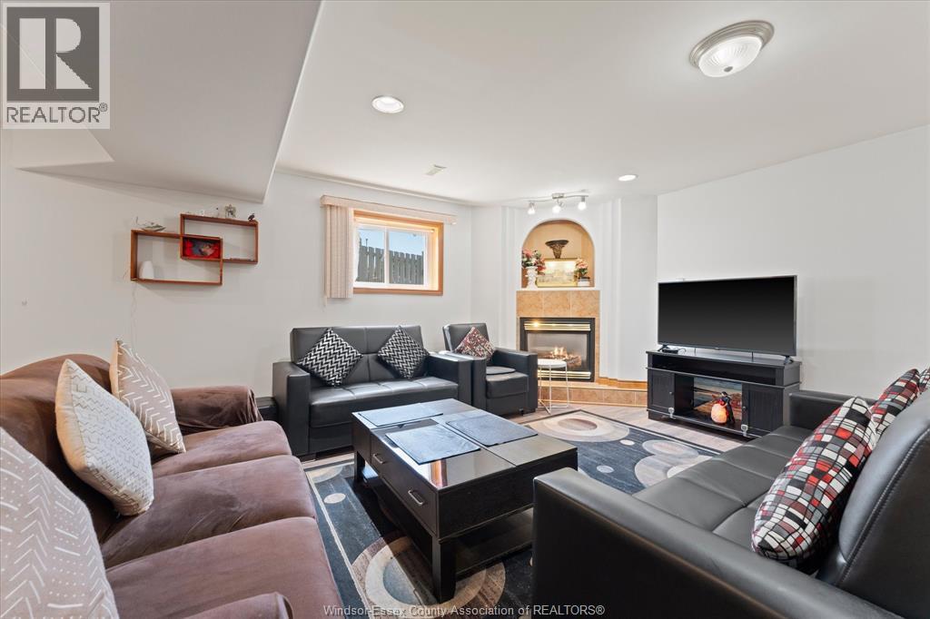 1469 MERIDIAN STREET - 23