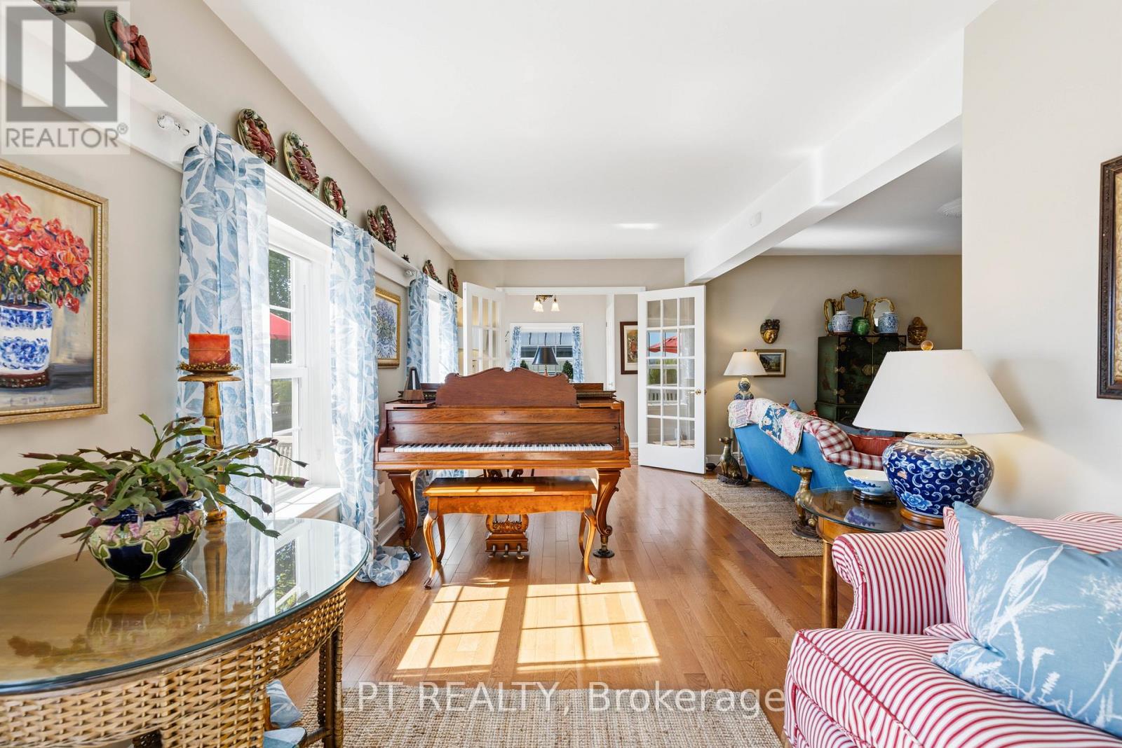 145 LAKE DRIVE N - Image 12