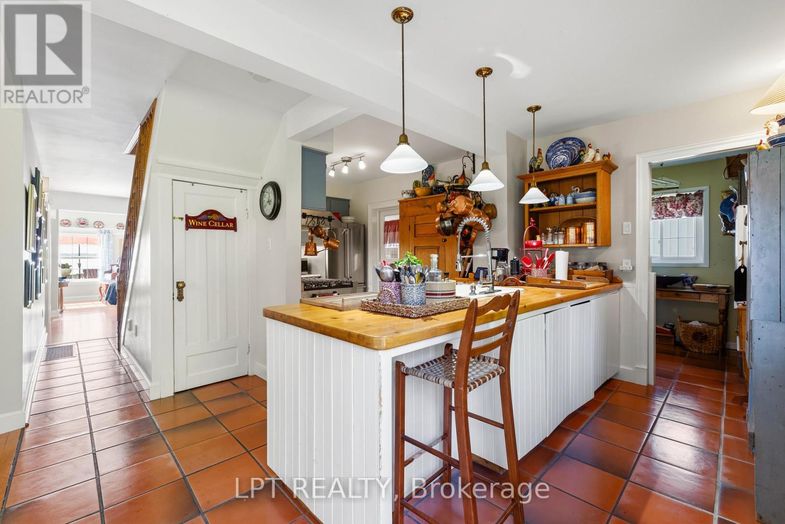 145 LAKE DRIVE N - 16